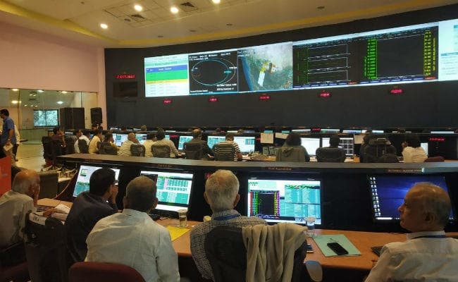 चांद से दो कदम दूर ‘चंद्रयान-2”, साइकिल पर रॉकेट ढोनेवाले ISRO की ऐसी रही है कहानी