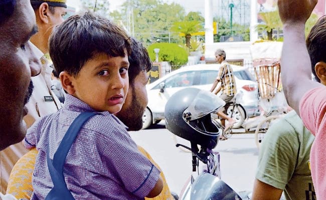 नये मोटर अधिनियम : सर निगरानी विभाग के इंस्पेक्टर हैं, जाने दीजिए