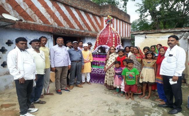 1911 से इस गांव में हिंदू समुदाय के लोग मनाते आ रहे मुहर्रम, गांव के बीच बना है इमामबाड़ा