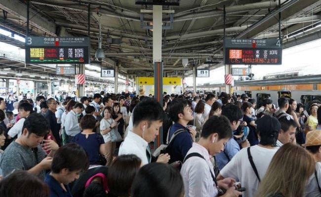 जापान में आया शक्तिशाली तूफान, तोक्यो हवाई अड्डे पर 17,000 यात्री फंसे
