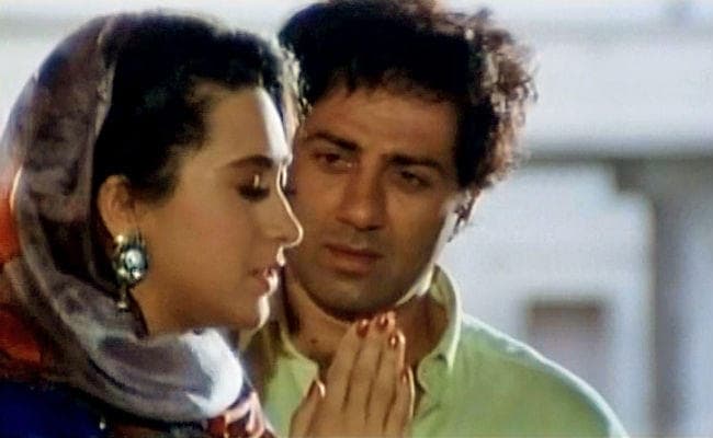 Chain Pulling को लेकर बुरे फंसे सनी देओल और करिश्मा कपूर, जानें पूरा मामला…