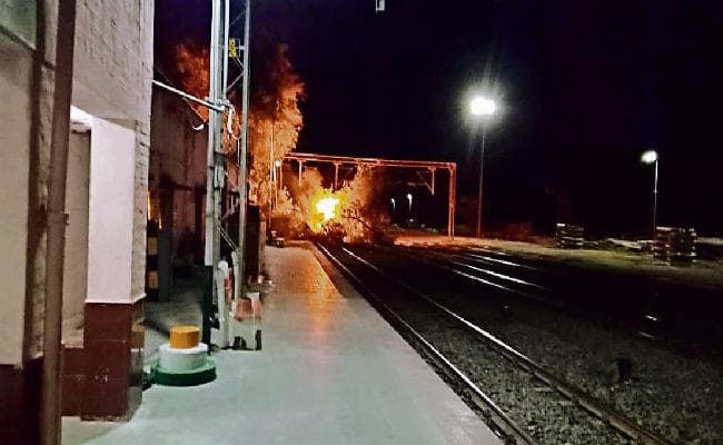 बर्निंग ट्रेन होने से बची छपरा-भटनी सवारी गाड़ी, परिचालन हुआ बाधित