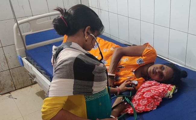 चलती ट्रेन में महिला ने बच्ची को दिया जन्म, नवजात की मौत