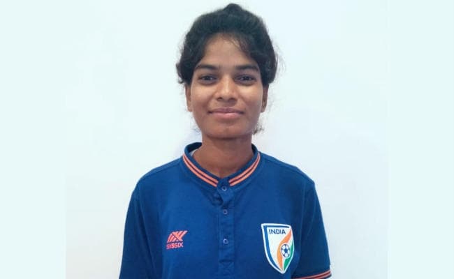 सिमडेगा की पूर्णिमा कुमारी सहित झारखंड की पांच खिलाड़ी U-15 भारतीय फुटबॉल टीम के साथ भूटान रवाना