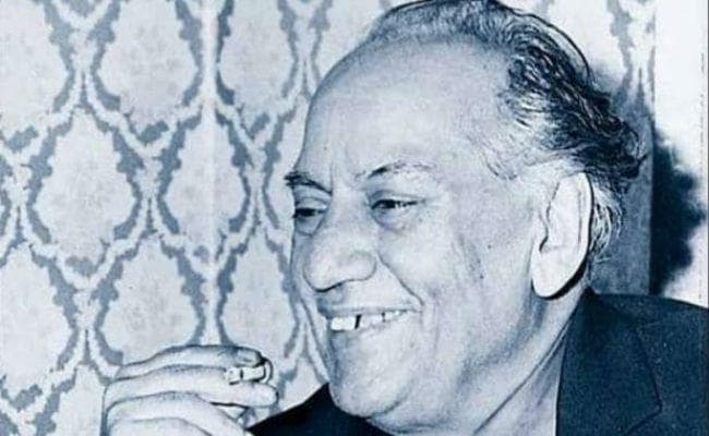 जानें कौन हैं फ़ैज़ अहमद फ़ैज़ जिनकी शायरी पर हंगामा है बरपा…
