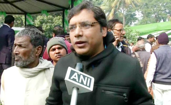 RJD को बड़ा झटका, JDU के दही-चूड़ा भोज में पहुंचे RJD विधायक, NRC को लेकर तेजस्वी पर बोला हमला, कहा…