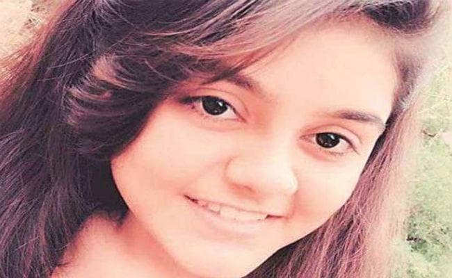 15 साल की लड़की को गर्म पानी से नहाना पड़ा महंगा, गीजर से निकली गैस ने ले ली जान 15 साल की लड़की को गर्म पानी से नहाना पड़ा महंगा, गीजर से निकली गैस ने ले ली जान