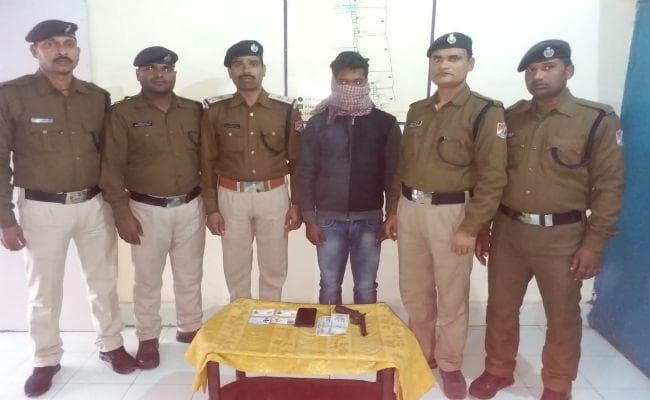 इंटरसिटी एक्सप्रेस के स्लीपर कोच से हथियार के साथ एक युवक गिरफ्तार