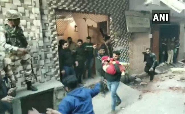 दिल्ली के भजनपुरा में भीषण हादसा, कोचिंग सेंटर की बील्डिंग गिरी, 4 छात्र समेत पांच की मौत