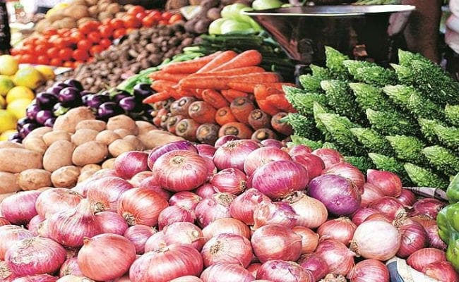 आर्थिक समीक्षा : सब्जी और दालों ने बढ़ायी खुदरा महंगाई, खाने-पीने की चीजों की कीमतों में तेजी का रुख