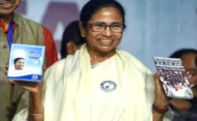 Kolkata Book Fair : बिक गयीं CAA पर लिखी गयी ममता बनर्जी की किताब की सारी प्रतियां Kolkata Book Fair : बिक गयीं CAA पर लिखी गयी ममता बनर्जी की किताब की सारी प्रतियां