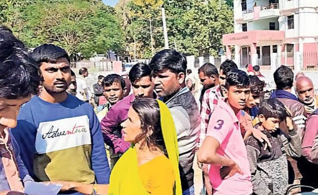 सासाराम : भू-माफियाओं ने एनएच दो पर बोलेरो से बाइक सवार किसान को रौंदा, मौत सासाराम : भू-माफियाओं ने एनएच दो पर बोलेरो से बाइक सवार किसान को रौंदा, मौत