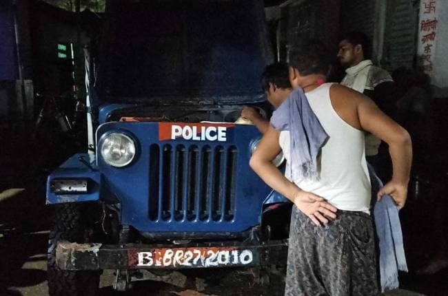 बिहार में पुलिस के बेड़े से हटेंगे खटारा वाहन, जिलों से मांगी गयी 15 साल पुरानी गाड़ियों की लिस्ट बिहार में पुलिस के बेड़े से हटेंगे खटारा वाहन, जिलों से मांगी गयी 15 साल पुरानी गाड़ियों की लिस्ट