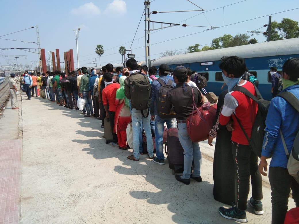 तेलंगाना से खगड़िया आयी पहली स्पेशल ट्रेन से निकले 18 कोरोना संदिग्ध तेलंगाना से खगड़िया आयी पहली स्पेशल ट्रेन से निकले 18 कोरोना संदिग्ध