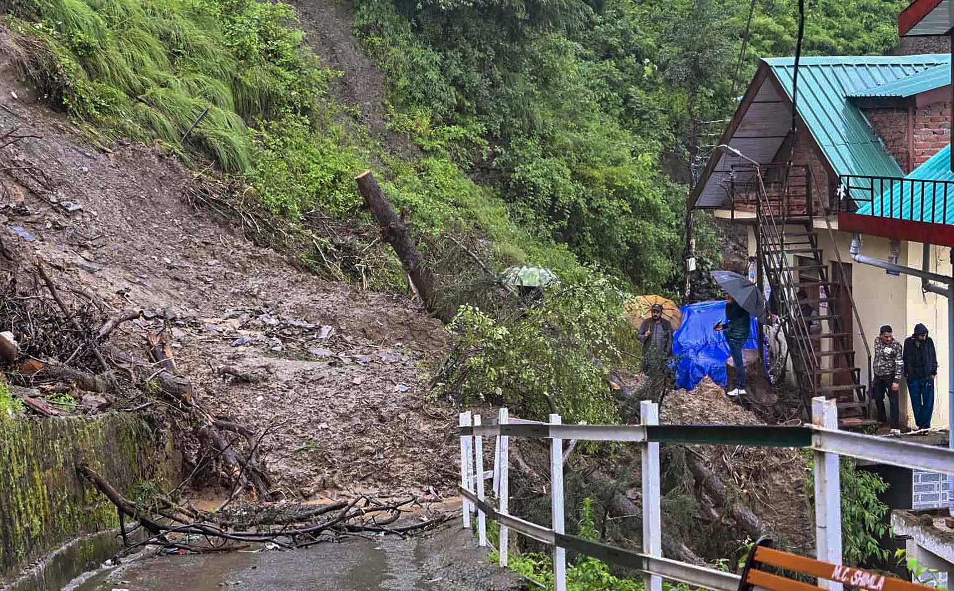 PHOTOS : बारिश के कहर से हिमाचल परेशान, बीते 24 घंटे में चार लोगों की मौत