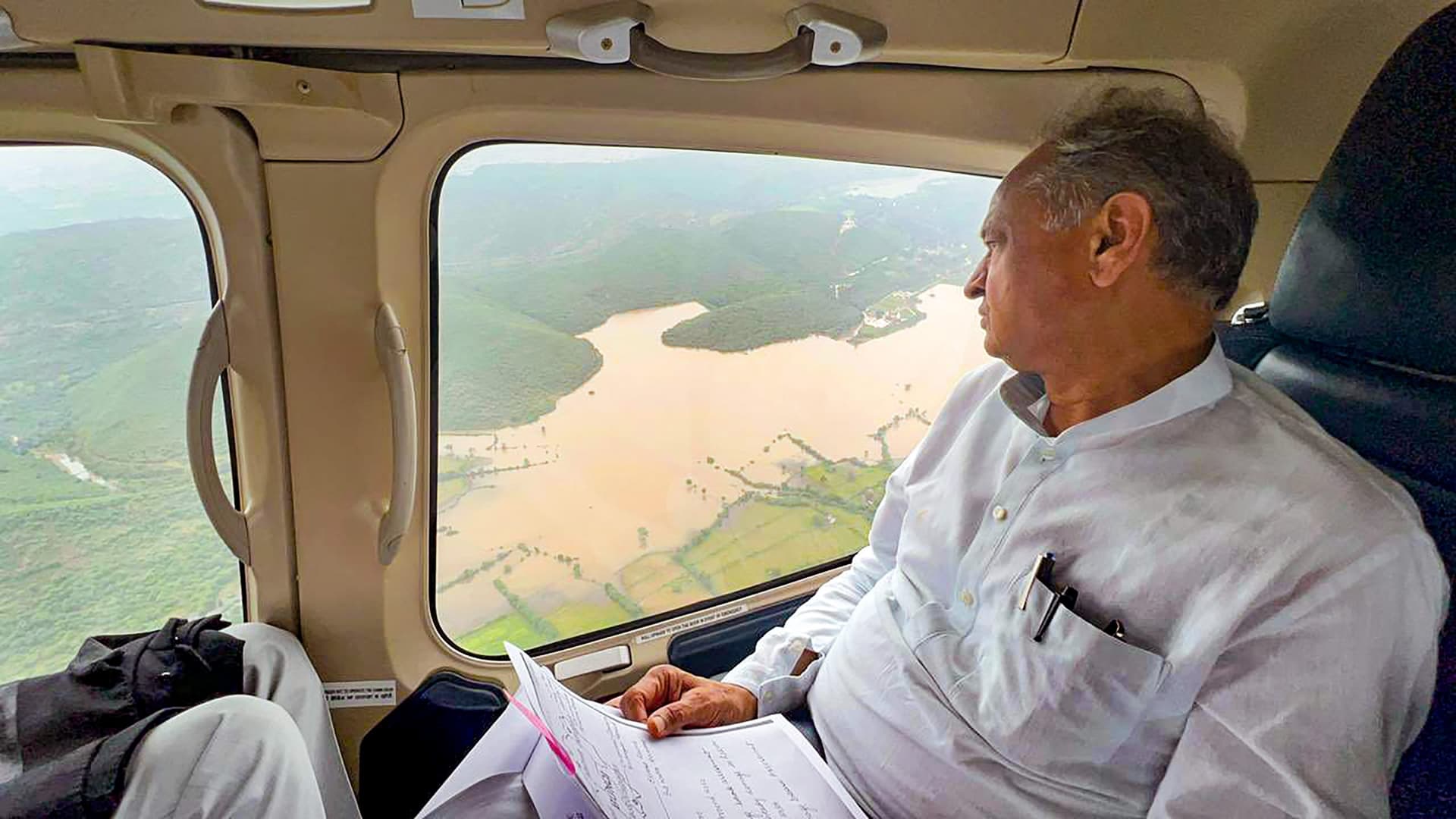 राजस्थान : बज गयी अशोक गहलोत के लिए खतरे की घंटी ? छात्रसंघ चुनाव में NSUI को मिली करारी हार राजस्थान : बज गयी अशोक गहलोत के लिए खतरे की घंटी ? छात्रसंघ चुनाव में NSUI को मिली करारी हार