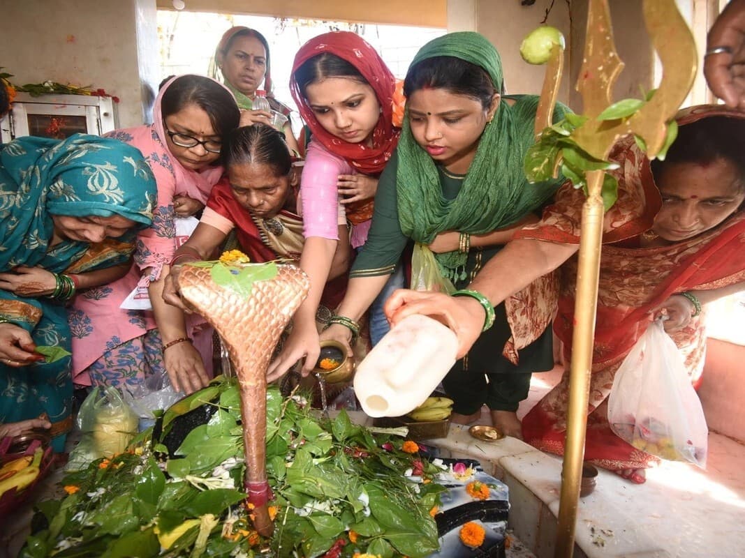 Sawan Somwar 2023: रवियोग के सुयोग में सावन की पांचवीं सोमवारी आज, जानें शिव उपासना के लिए शुभ समय-पूजा विधि Sawan Somwar 2023: रवियोग के सुयोग में सावन की पांचवीं सोमवारी आज, जानें शिव उपासना के लिए शुभ समय-पूजा विधि