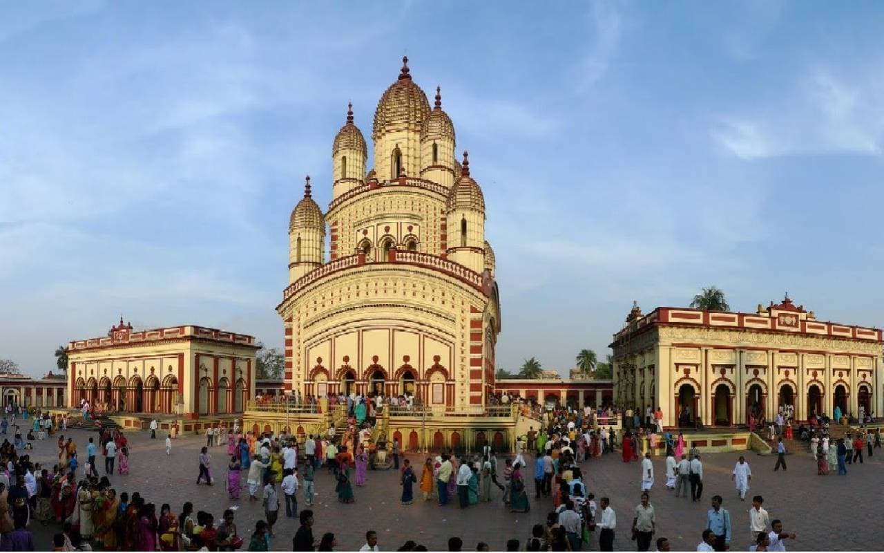 Famous Temples In Kolkata: काली घाट से लेकर दक्षिणेश्वर, जानें कोलकाता के प्रसिद्ध मंदिरों के बारे में Famous Temples In Kolkata: काली घाट से लेकर दक्षिणेश्वर, जानें कोलकाता के प्रसिद्ध मंदिरों के बारे में