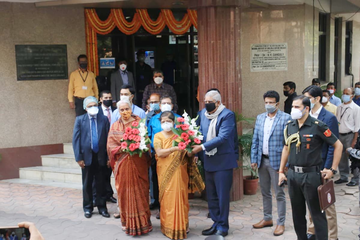 West Bengal News: कोलकाता में शुरू हुआ को-वैक्सीन के तीसरे चरण का क्लिनिकल ट्रायल West Bengal News: कोलकाता में शुरू हुआ को-वैक्सीन के तीसरे चरण का क्लिनिकल ट्रायल