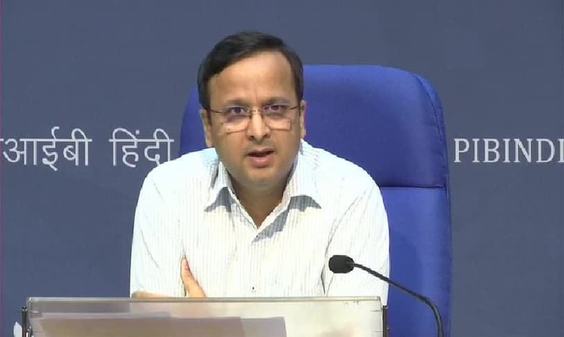 कोरोना से ठीक हुआ व्यक्ति संक्रमण नहीं फैलाता बल्कि बीमारी से लड़ने में मदद कर सकता है : स्वास्थ्य मंत्रालय