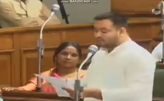 जहानाबाद के एक युवक पर वैलेंटाइन-डे का चढ़ा खुमार, पत्नी को पीट प्रेमिका को लेकर हुआ फरार जहानाबाद के एक युवक पर वैलेंटाइन-डे का चढ़ा खुमार, पत्नी को पीट प्रेमिका को लेकर हुआ फरार