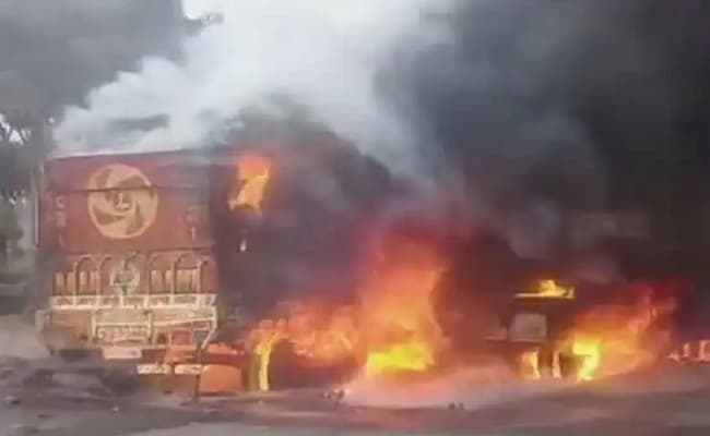 Bihar Accident: बिहार के कैमूर में दर्दनाक हादसा, दो ट्रकों की टक्कर में जिंदा जल गए ड्राइवर और खलासी Bihar Accident: बिहार के कैमूर में दर्दनाक हादसा, दो ट्रकों की टक्कर में जिंदा जल गए ड्राइवर और खलासी