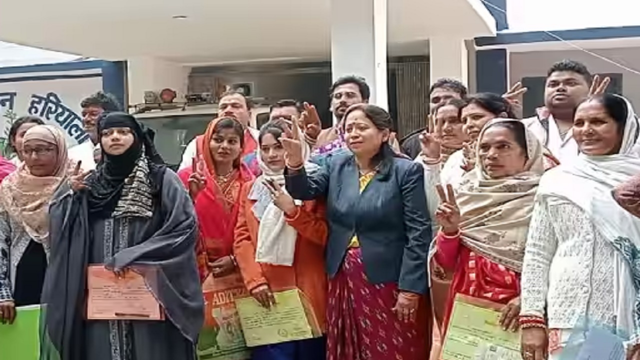 Bihar Municipal Election: नए मेयर-डिप्टी मेयर व पार्षदों ने ली शपथ,शहर की हर क्षेत्र में विकास करने की कही बात Bihar Municipal Election: नए मेयर-डिप्टी मेयर व पार्षदों ने ली शपथ,शहर की हर क्षेत्र में विकास करने की कही बात