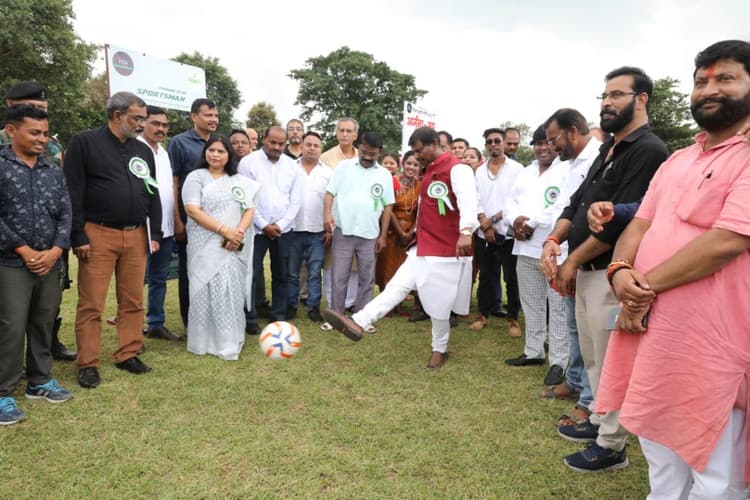 झारखंड: फुटबॉल लीग अर्जुना कप का समापन, केंद्रीय मंत्री अर्जुन मुंडा बोले, खरसावां में बनेगा भव्य स्टेडियम
