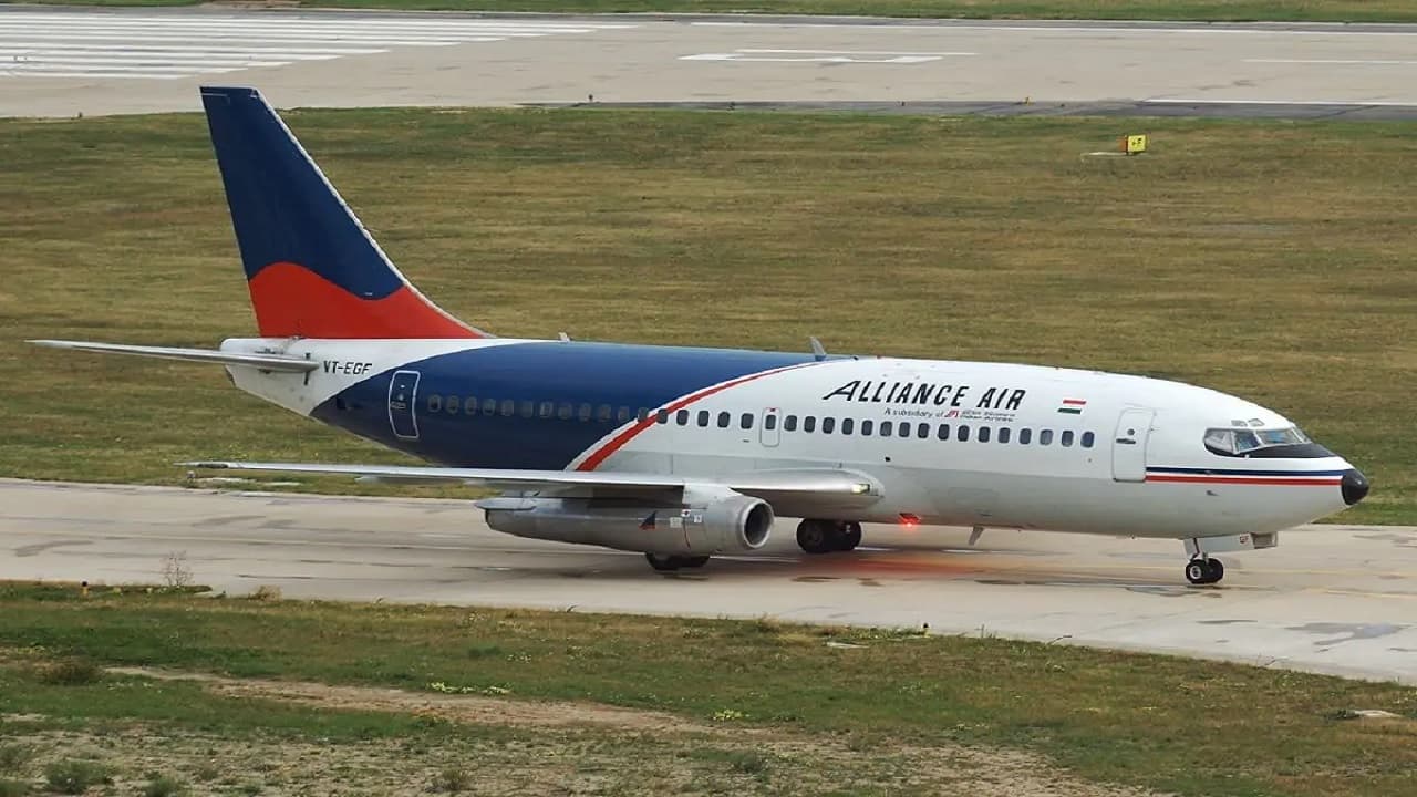Alliance Air की कई उड़ानें तकनीकी कारणों से रद्द, यात्रियों ने जाहिर की नाराजगी Alliance Air की कई उड़ानें तकनीकी कारणों से रद्द, यात्रियों ने जाहिर की नाराजगी