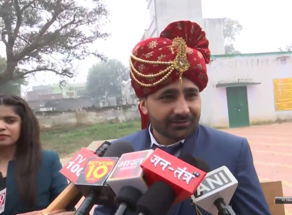 UP Chunav 2022: शादी के दिन दुल्हन को छोड़ दूल्हा कहां चला गया? मुजफ्फरनगर में दिखी जिम्मेदारी की तस्वीर UP Chunav 2022: शादी के दिन दुल्हन को छोड़ दूल्हा कहां चला गया? मुजफ्फरनगर में दिखी जिम्मेदारी की तस्वीर