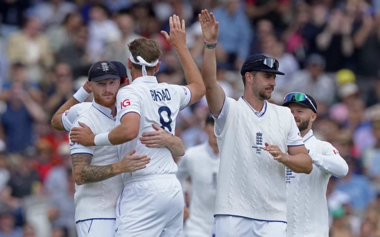 Ashes 2023: अंपायर ने चोटिल ओली पोप को फिल्डिंग के लिए मैदान पर बुलाया, इंग्लैंड के खिलाड़ी नाराज Ashes 2023: अंपायर ने चोटिल ओली पोप को फिल्डिंग के लिए मैदान पर बुलाया, इंग्लैंड के खिलाड़ी नाराज