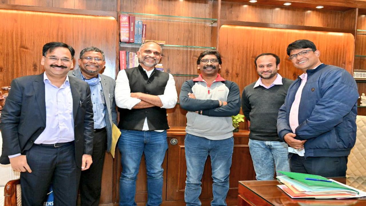 अजीम प्रेमजी फाउंडेशन झारखंड में खोलेगा यूनिवर्सिटी, CM हेमंत से CEO अनुराग बेहार ने की मुलाकात अजीम प्रेमजी फाउंडेशन झारखंड में खोलेगा यूनिवर्सिटी, CM हेमंत से CEO अनुराग बेहार ने की मुलाकात