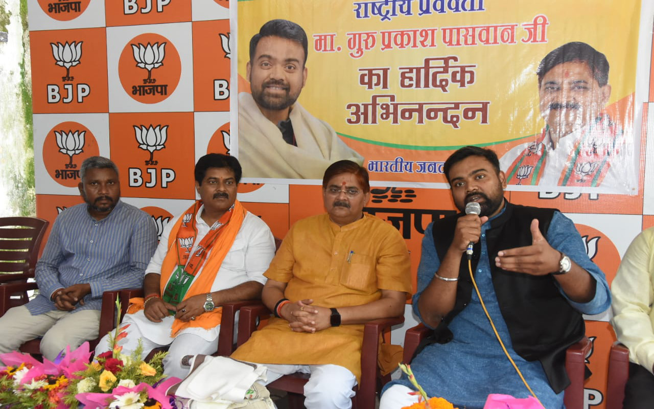 झारखंड के राजनीतिक हालात पर BJP की नजर, प्रवक्ता डॉ प्रकाश बोले- भ्रष्टाचार व भाई-भतीजावाद से समझौता नहीं झारखंड के राजनीतिक हालात पर BJP की नजर, प्रवक्ता डॉ प्रकाश बोले- भ्रष्टाचार व भाई-भतीजावाद से समझौता नहीं