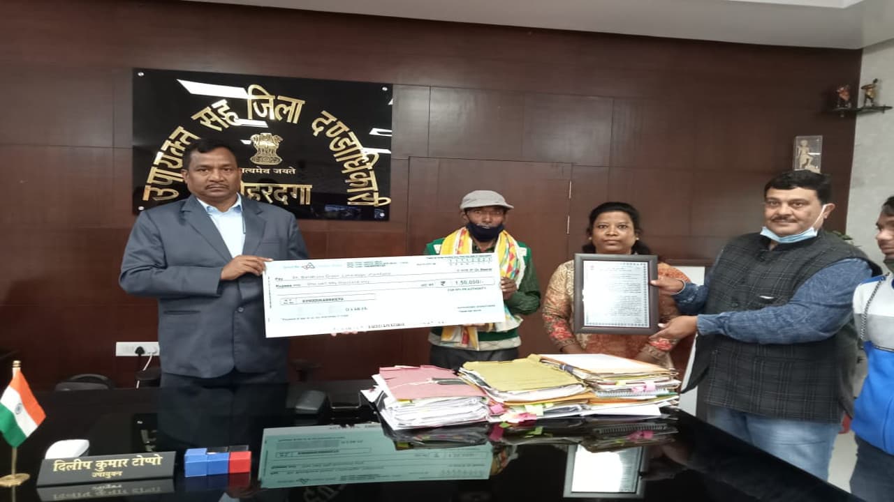 लोहरदगा के बंधना उरांव को प्लांट जीनोम कंजर्वेशन के लिए मिला किसान सम्मान, जिले का नाम किया रोशन लोहरदगा के बंधना उरांव को प्लांट जीनोम कंजर्वेशन के लिए मिला किसान सम्मान, जिले का नाम किया रोशन