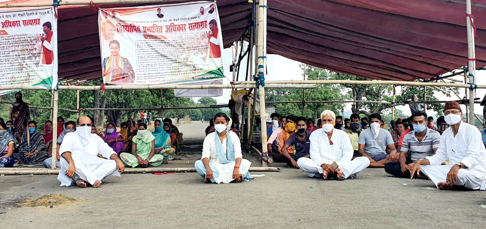 हजारीबाग में अनिश्चितकालीन धरना पर अड़े रैयत, विधायक बोलीं : मुझे मिल रही जान से मारने की धमकी हजारीबाग में अनिश्चितकालीन धरना पर अड़े रैयत, विधायक बोलीं : मुझे मिल रही जान से मारने की धमकी