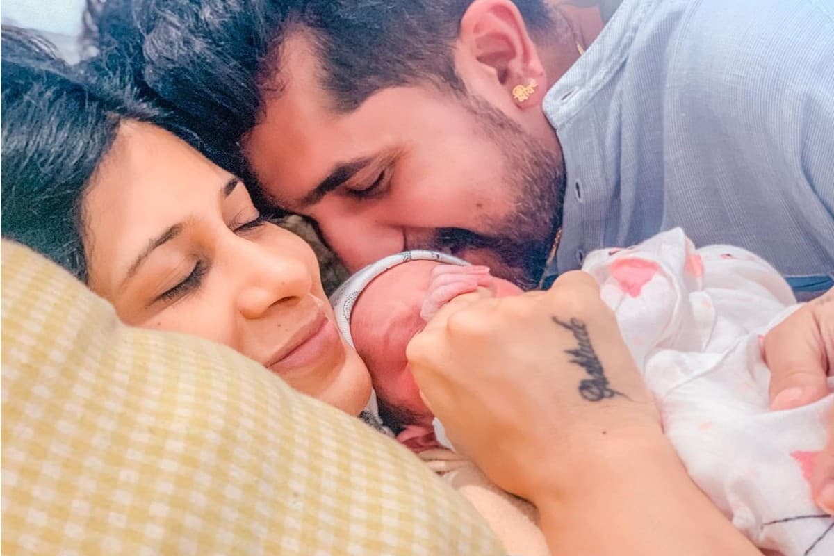 Bigg Boss फेम Kishwer Merchantt के घर गूंजी किलकारी, 40 साल की उम्र में एक्ट्रेस ने बेटे को दिया जन्म Bigg Boss फेम Kishwer Merchantt के घर गूंजी किलकारी, 40 साल की उम्र में एक्ट्रेस ने बेटे को दिया जन्म