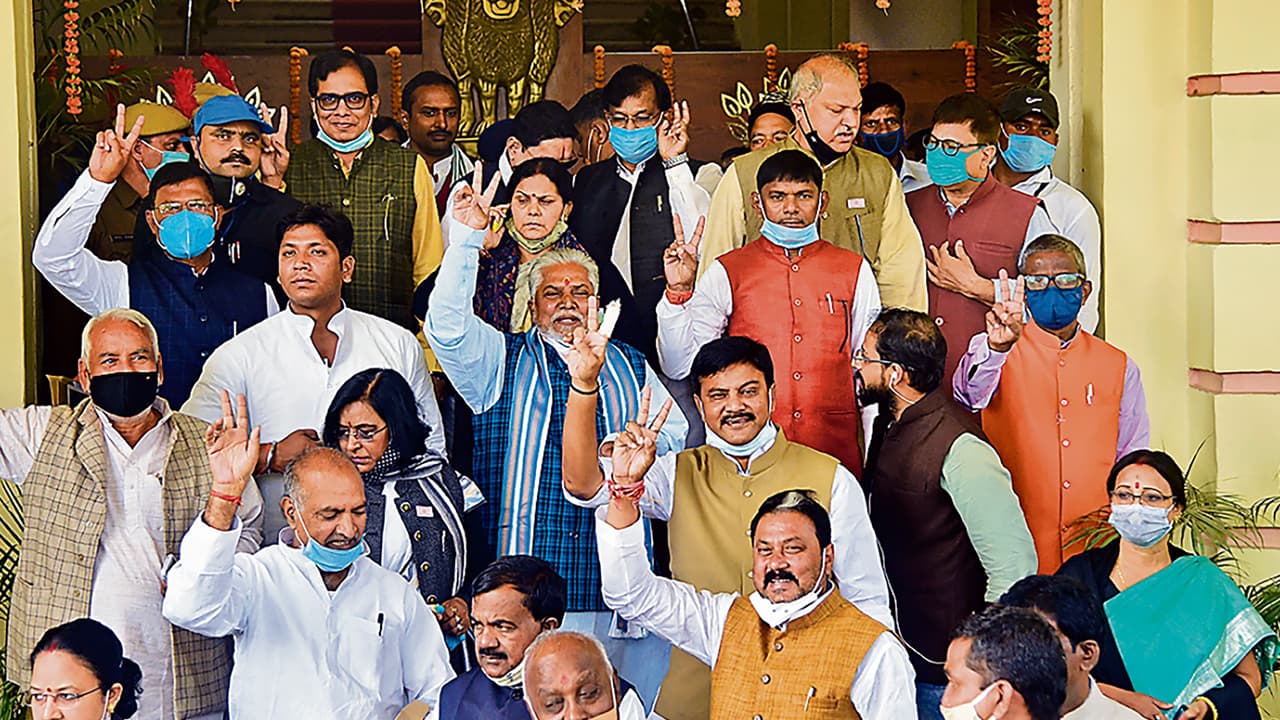 Bihar Speaker Election Update: विस अध्यक्ष के चुनाव में टूटीं कई परंपराएं, देखें कैसे पल-पल बदलता रहा परिदृश्य Bihar Speaker Election Update: विस अध्यक्ष के चुनाव में टूटीं कई परंपराएं, देखें कैसे पल-पल बदलता रहा परिदृश्य