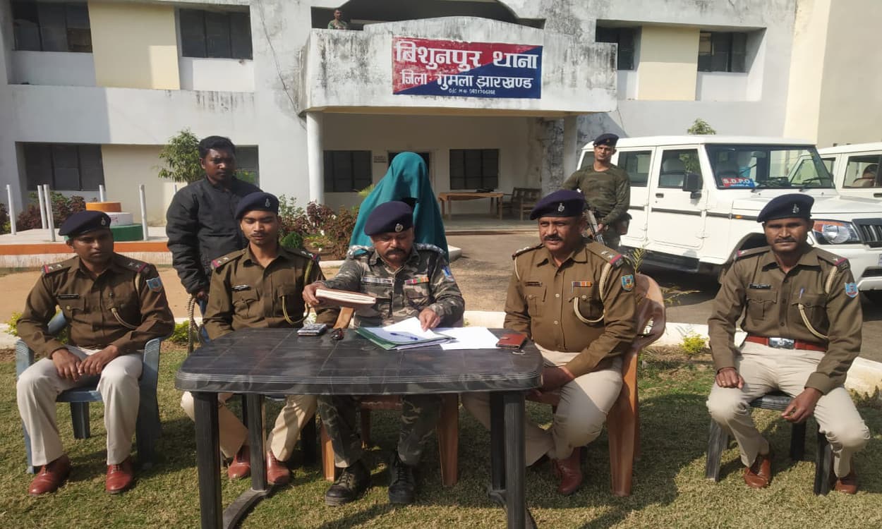 बिशुनपुर में नाबालिग के साथ दुष्कर्म, हुई गर्भवती, चचेरा भाई ही निकला आरोपी बिशुनपुर में नाबालिग के साथ दुष्कर्म, हुई गर्भवती, चचेरा भाई ही निकला आरोपी