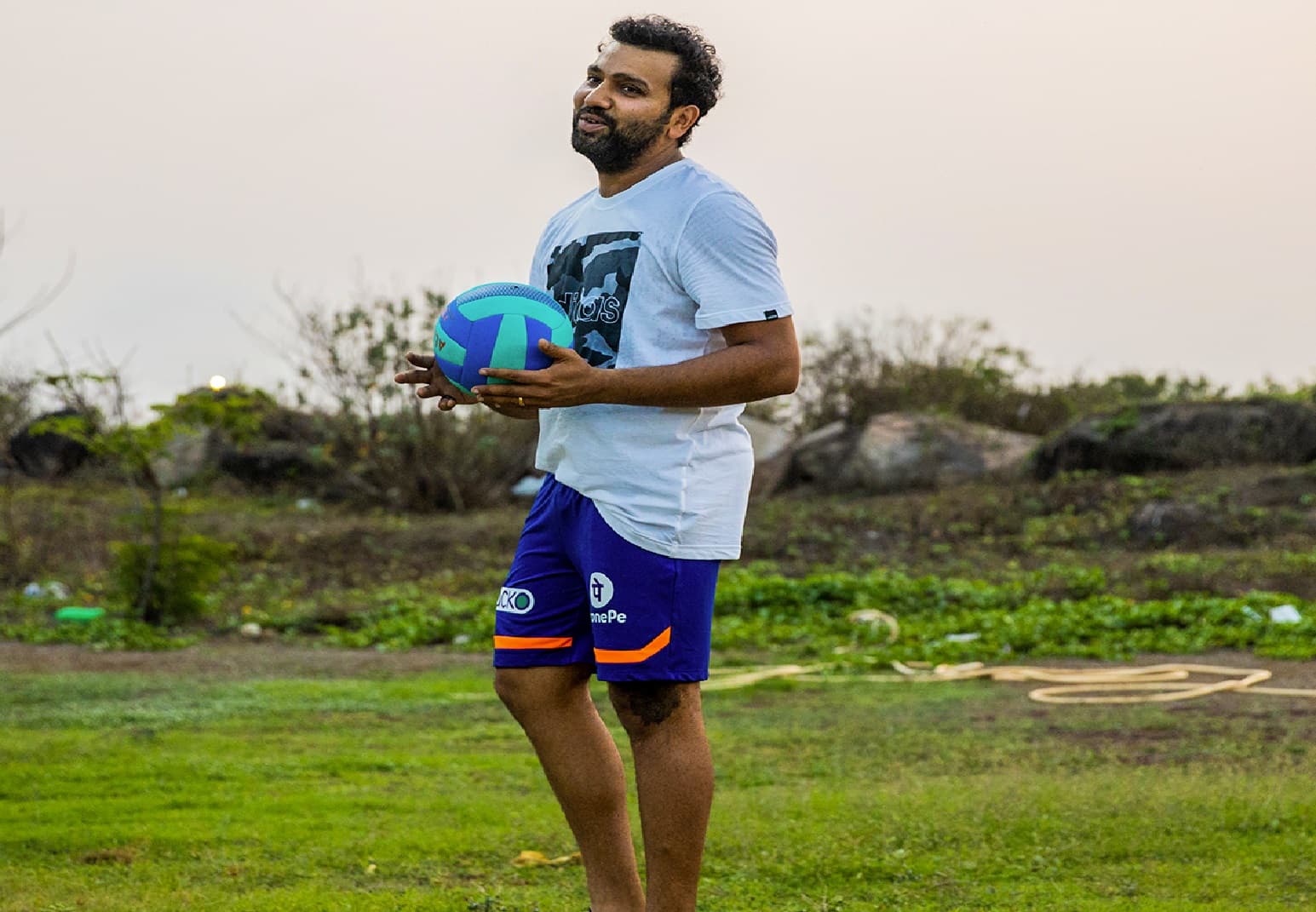 IPL 2021 : रोहित शर्मा ने बढ़ायी मुंबई इंडियंस की परेशानी ? ‘हिटमैन’ की इस तसवीर को देखकर चिंतित हुए फैन्स IPL 2021 : रोहित शर्मा ने बढ़ायी मुंबई इंडियंस की परेशानी ? ‘हिटमैन’ की इस तसवीर को देखकर चिंतित हुए फैन्स