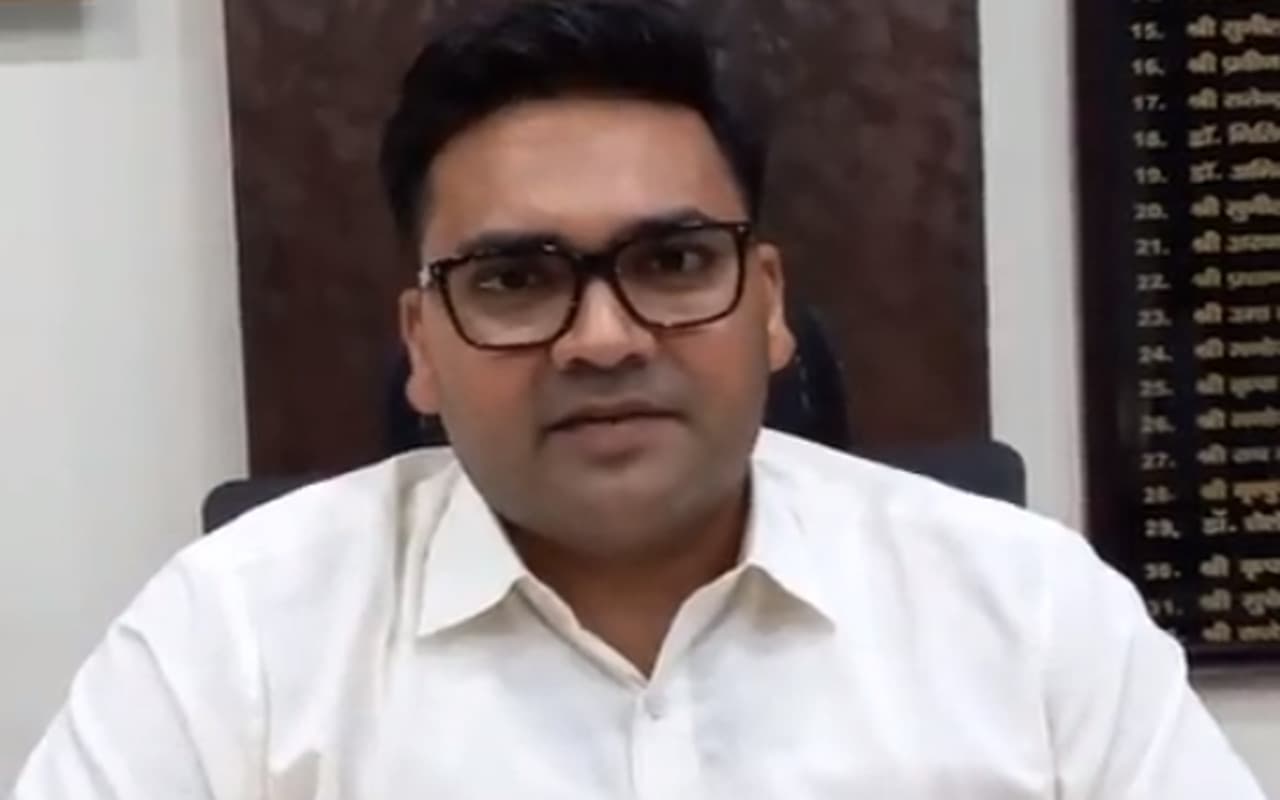 Explainer : बोकारो में आधार को वोटर कार्ड से जोड़ने का चल रहा अभियान, जानें कैसे करें लिंक Explainer : बोकारो में आधार को वोटर कार्ड से जोड़ने का चल रहा अभियान, जानें कैसे करें लिंक