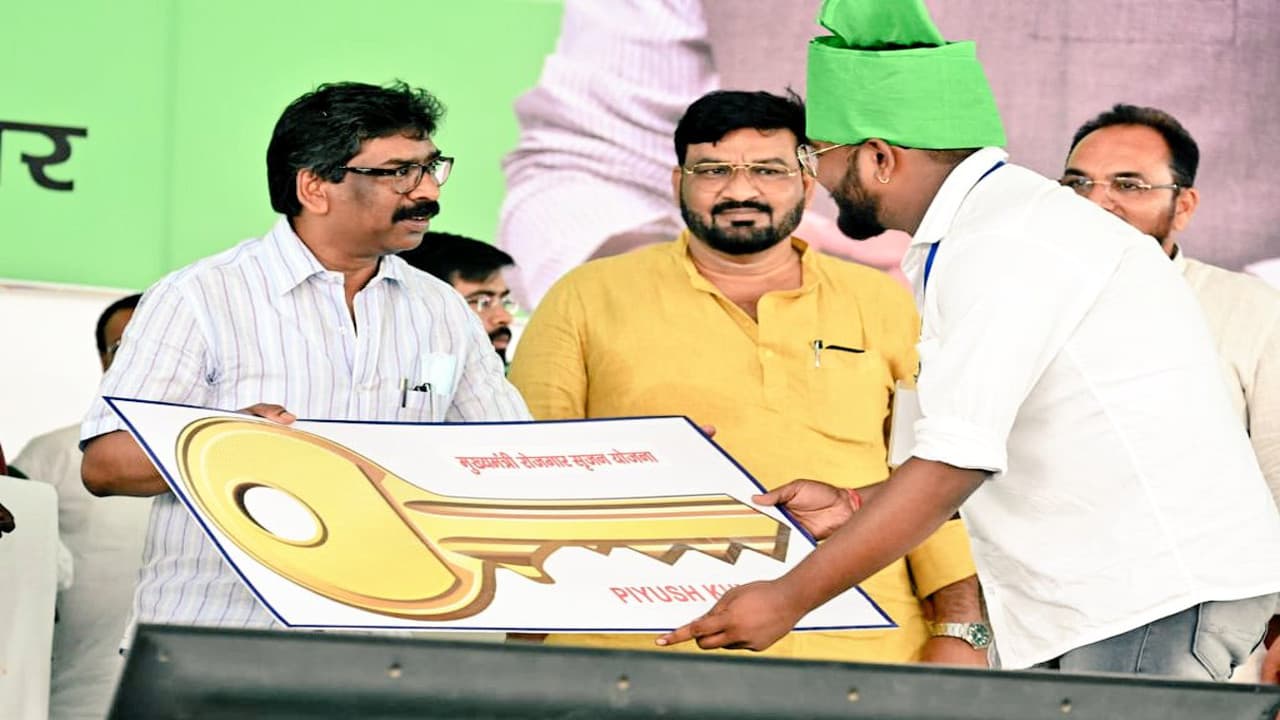 सीएम हेमंत सोरेन ने अफसरों को दी चेतावनी- बुजुर्गों को पेंशन नहीं दी तो वे नौकरी पर नहीं रहेंगे सीएम हेमंत सोरेन ने अफसरों को दी चेतावनी- बुजुर्गों को पेंशन नहीं दी तो वे नौकरी पर नहीं रहेंगे
