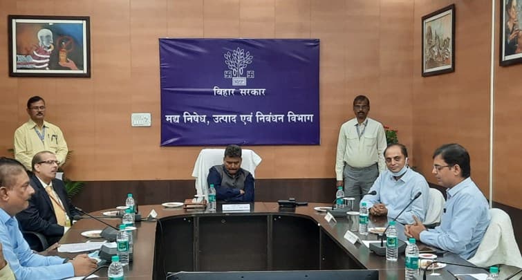 Patna News : IAS केके पाठक के बोल पर बिप्रसे के अधिकारी गरम, BASA के सदस्य काला बिल्ला लगाकर करेंगे काम Patna News : IAS केके पाठक के बोल पर बिप्रसे के अधिकारी गरम, BASA के सदस्य काला बिल्ला लगाकर करेंगे काम