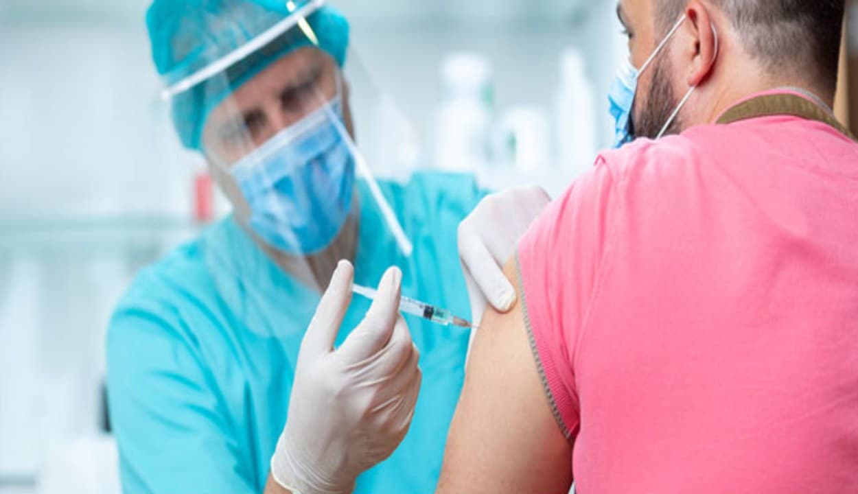 Corona Vaccine लगवाने के बाद शराब पीने वाले और महिलाओं के प्रजनन पर पड़ता है गलत प्रभाव? जानिए क्या कहता है स्वास्थ्य मंत्रालय Corona Vaccine लगवाने के बाद शराब पीने वाले और महिलाओं के प्रजनन पर पड़ता है गलत प्रभाव? जानिए क्या कहता है स्वास्थ्य मंत्रालय