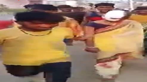दरभंगा में पति ने पत्नी का बाल काट, चेहरे पर कालिख पोत गांव में घुमाया, एसएसपी ने दिये जांच के आदेश दरभंगा में पति ने पत्नी का बाल काट, चेहरे पर कालिख पोत गांव में घुमाया, एसएसपी ने दिये जांच के आदेश