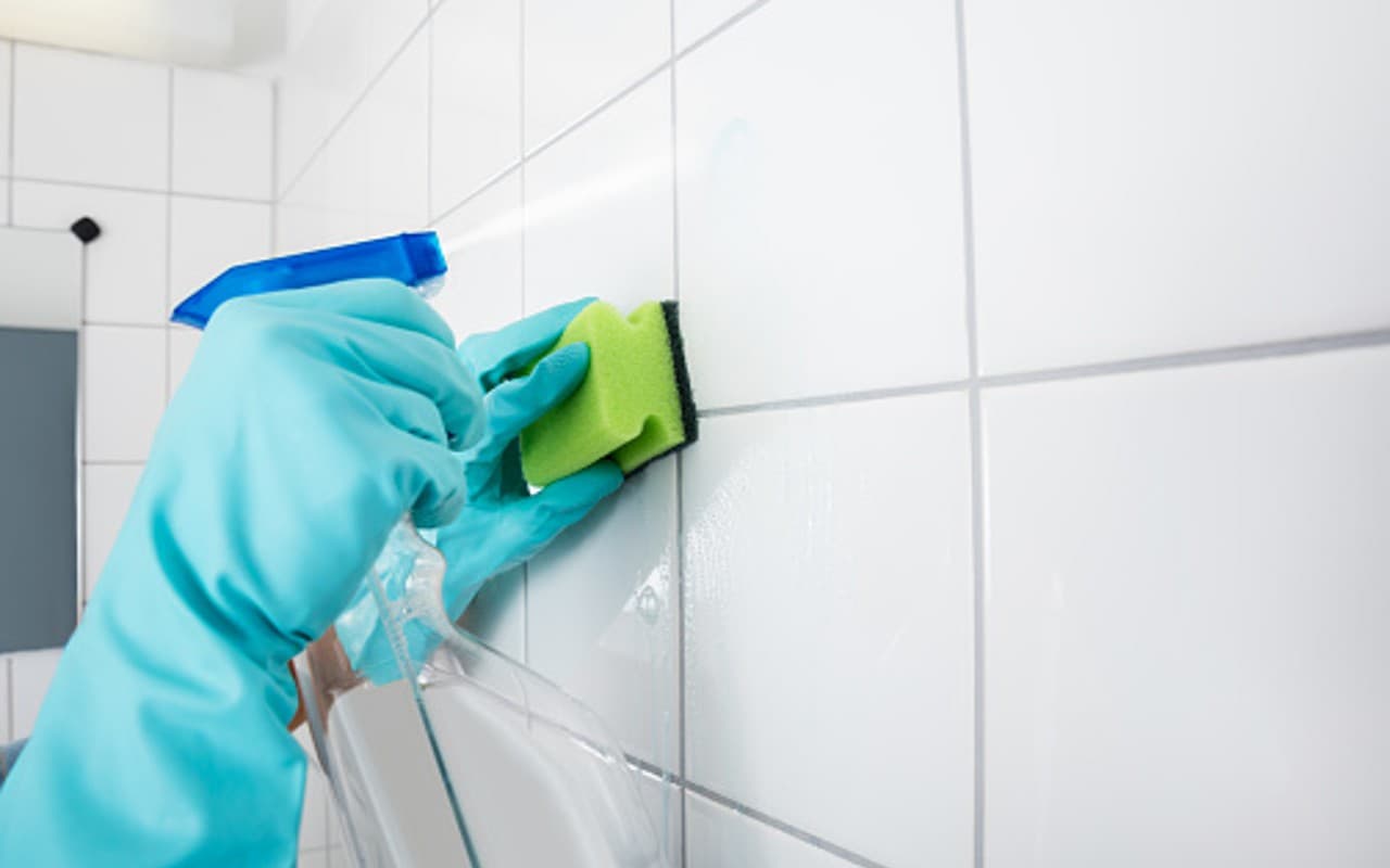 How to Keep Tiles Clean: टाइल्स को साफ करने के लिए न करें इन चीजों का इस्तेमाल How to Keep Tiles Clean: टाइल्स को साफ करने के लिए न करें इन चीजों का इस्तेमाल