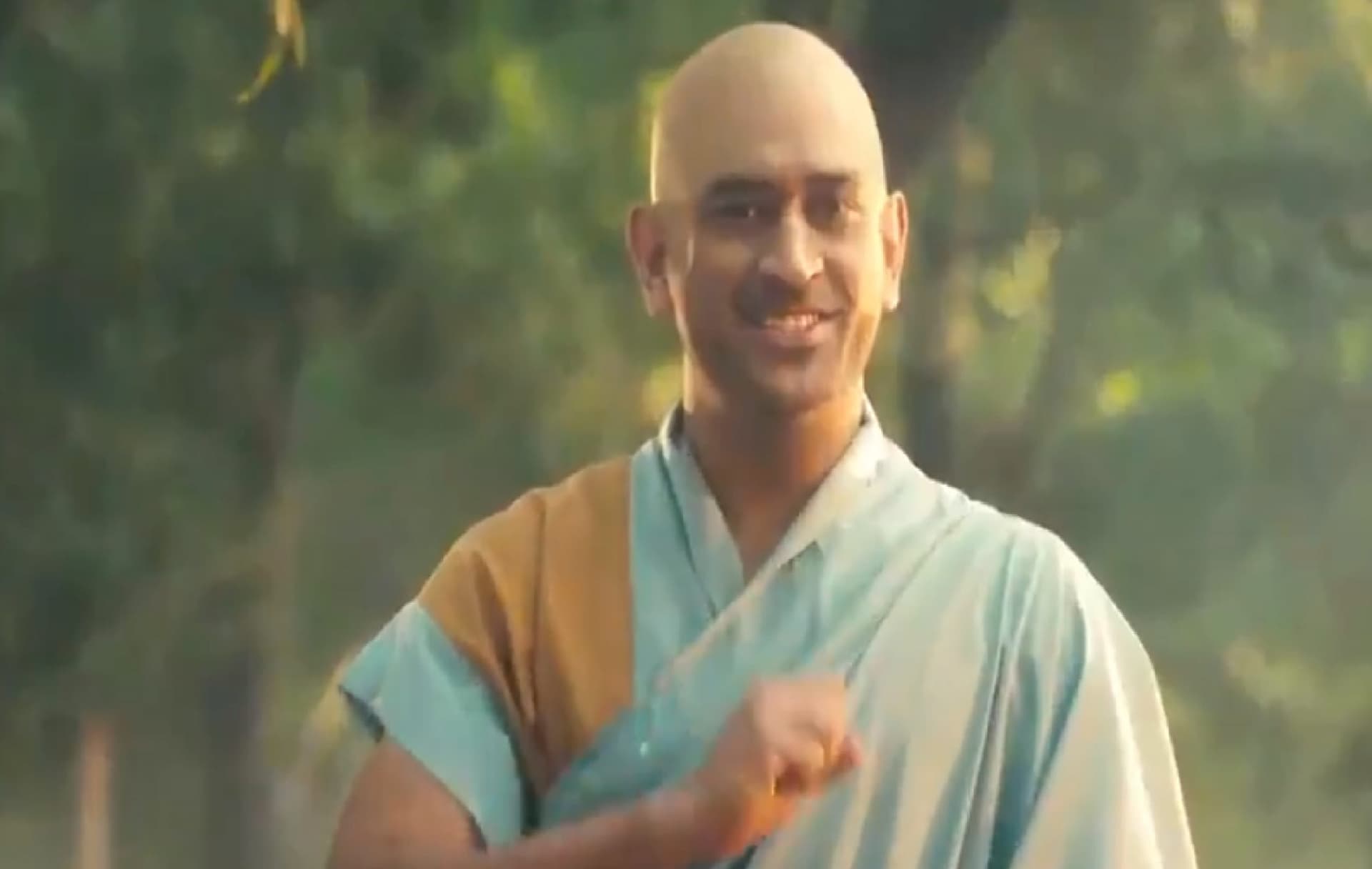 IPL 2021 : धौनी ने रोहित शर्मा को क्यों कहा ‘लालची’, वायरल हो रहा MS का नया लुक IPL 2021 : धौनी ने रोहित शर्मा को क्यों कहा ‘लालची’, वायरल हो रहा MS का नया लुक