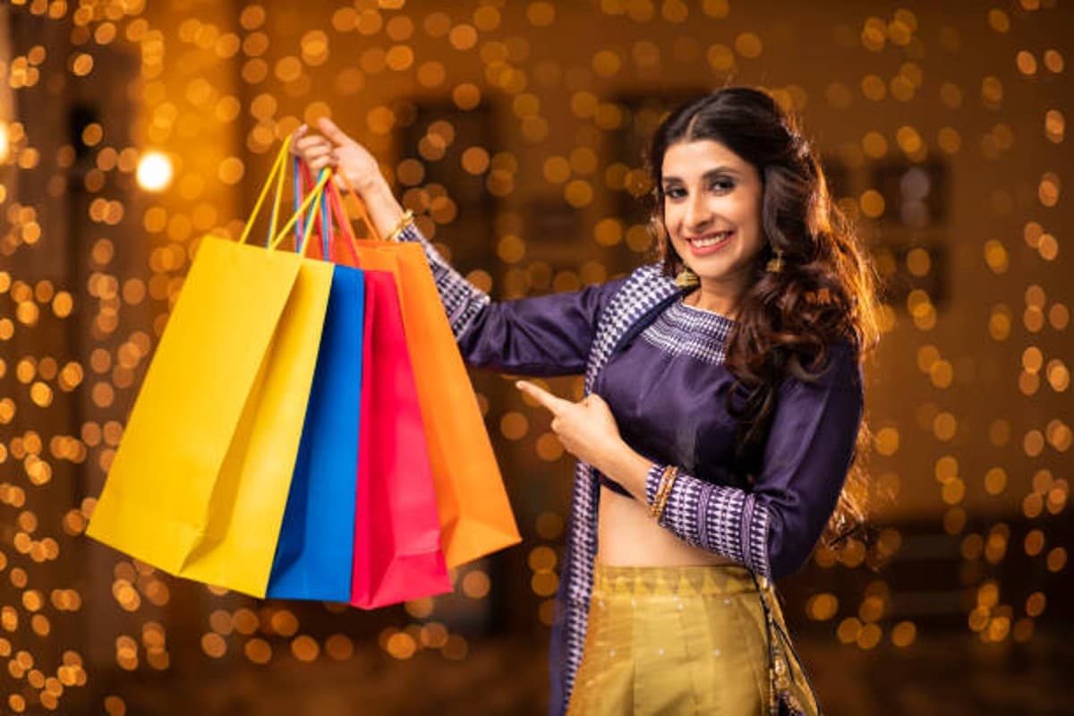 Diwali Shopping: दिवाली की शॉपिंग के लिए लखनऊ के बेस्ट मार्केट्स, 1000 में खरीदें थैला भरकर ब्रांडेड कपड़े Diwali Shopping: दिवाली की शॉपिंग के लिए लखनऊ के बेस्ट मार्केट्स, 1000 में खरीदें थैला भरकर ब्रांडेड कपड़े