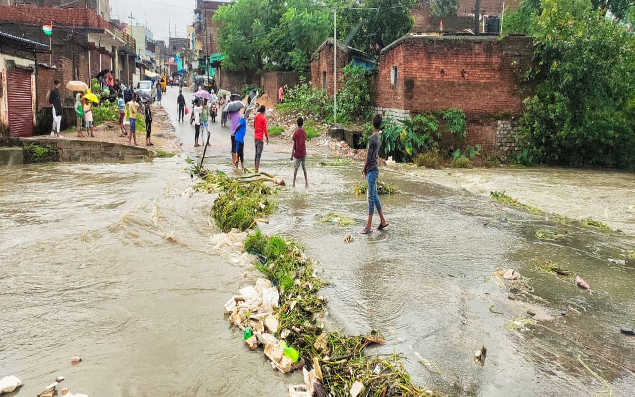 Jharkhand Weather Forecast: झारखंड में 25 अगस्त तक बारिश से नहीं मिलेगी राहत, जानें अपने जिले का हाल Jharkhand Weather Forecast: झारखंड में 25 अगस्त तक बारिश से नहीं मिलेगी राहत, जानें अपने जिले का हाल