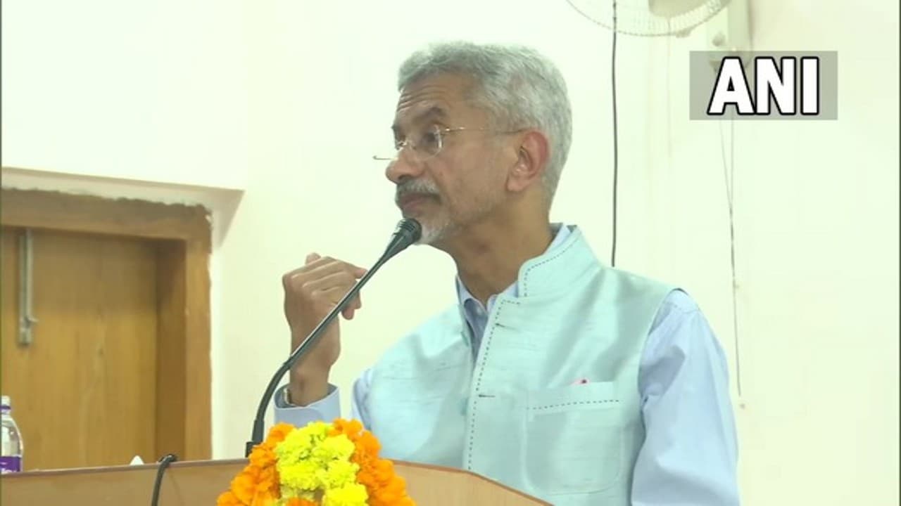 जयशंकर ने पाकिस्तान को लगाई कड़ी फटकार, कहा- दिन में समस्या पर बात और शाम को ड्रग्स सप्लाई… नहीं चलेगा जयशंकर ने पाकिस्तान को लगाई कड़ी फटकार, कहा- दिन में समस्या पर बात और शाम को ड्रग्स सप्लाई… नहीं चलेगा