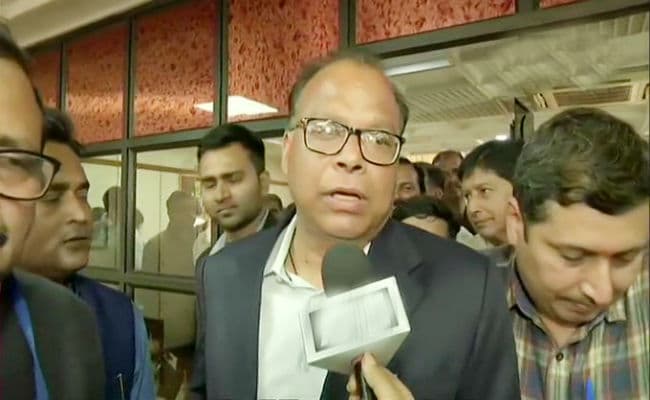 दिल्ली हिंसा : पुलिसकर्मी पर पिस्टल लहराने वाला शाहरुख बनाता था टिकटॉक वीडियो, मॉडलिंग का था शौक